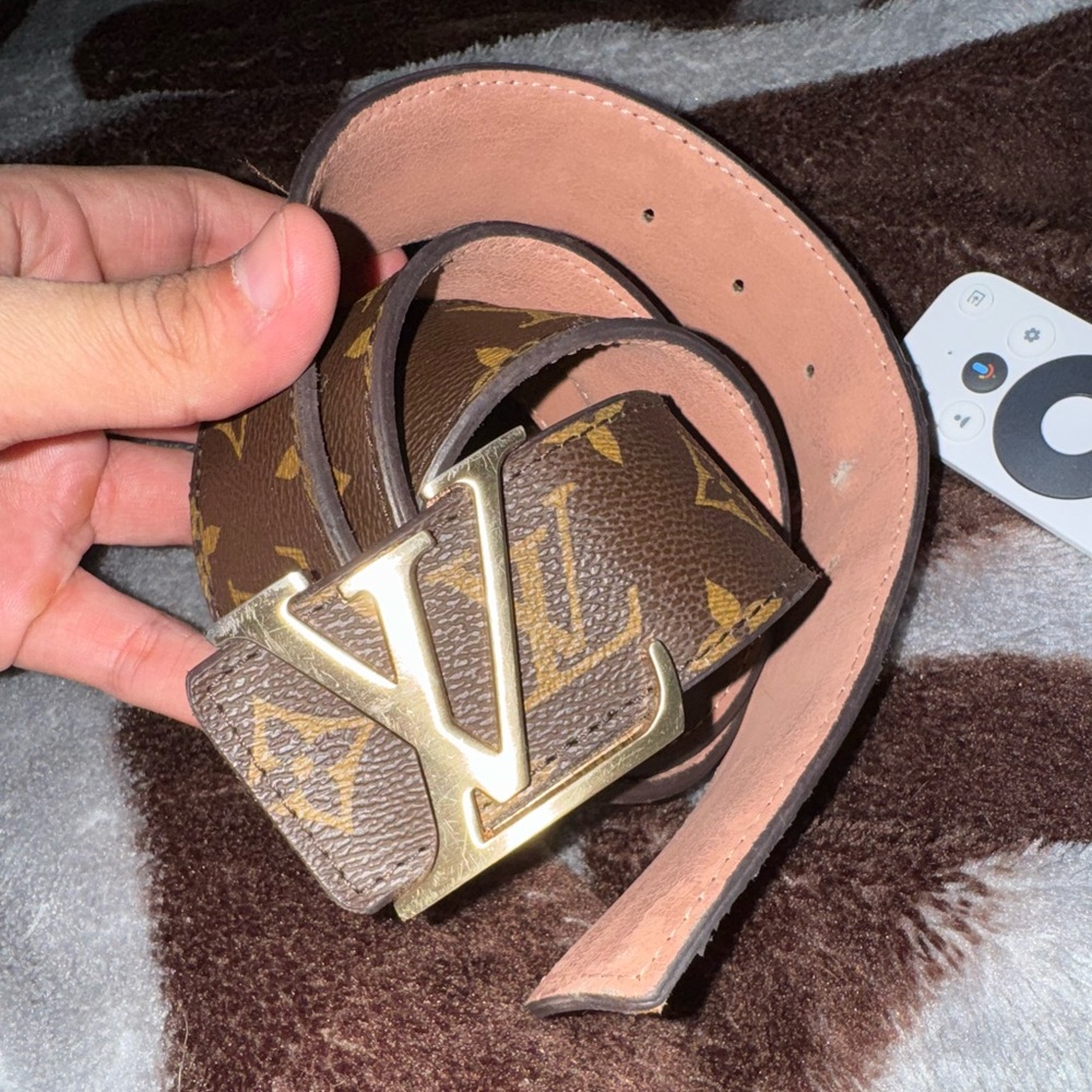 Louis Vuitton belt brown. Sz 32-34